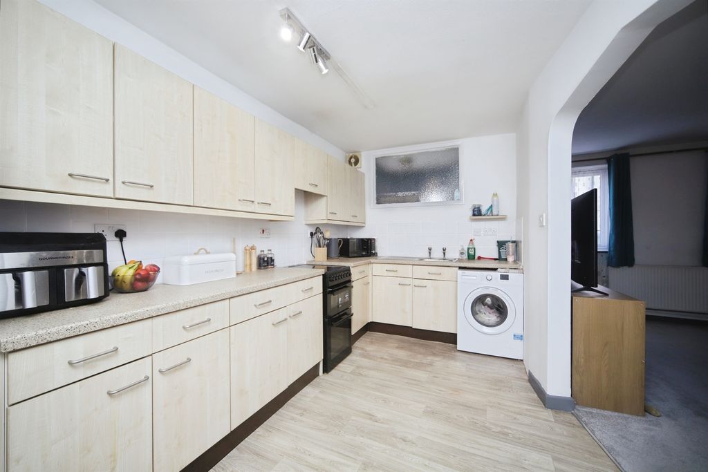 Property photo 2 of 11