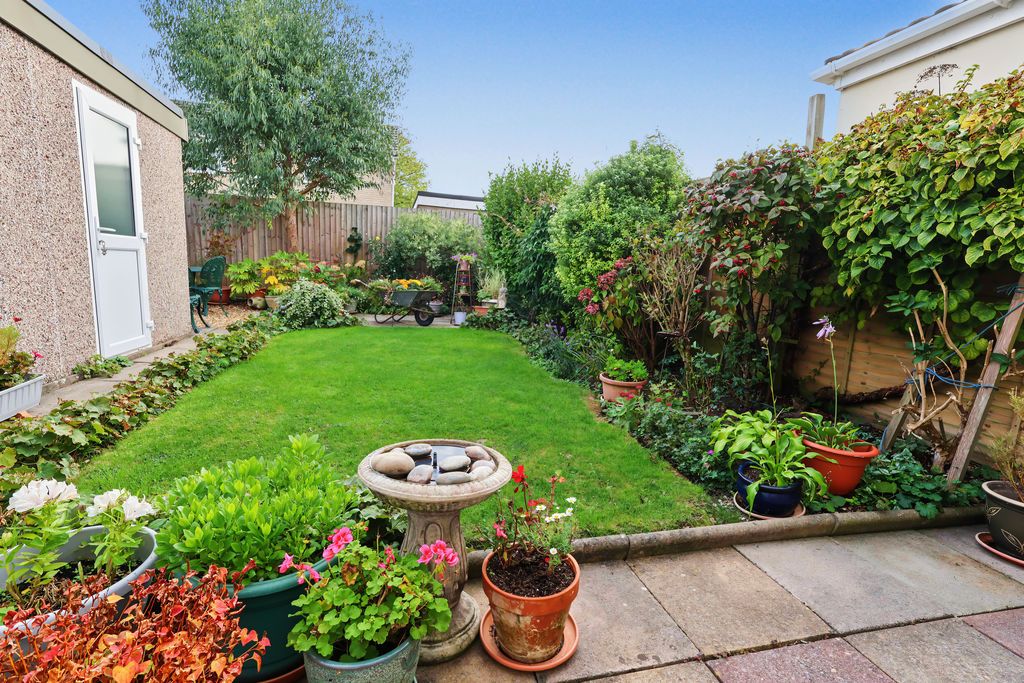 Property photo 3 of 20 Garden & Door To Garage