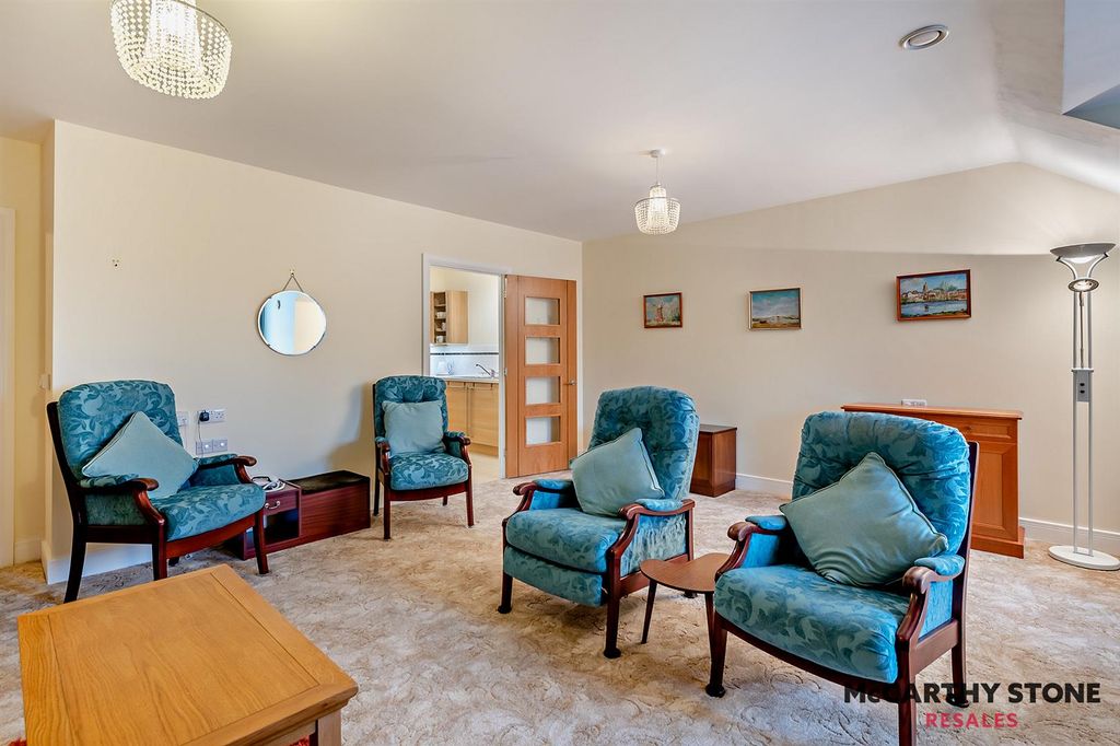 Property photo 3 of 35 8618855-Interior16-800.Jpg