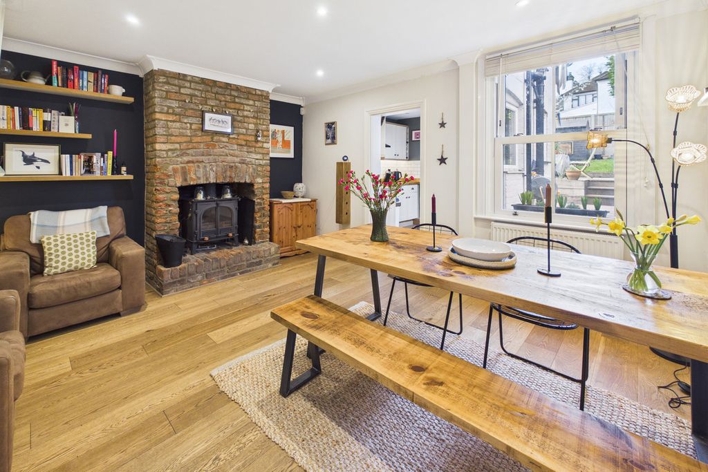 Property photo 3 of 21