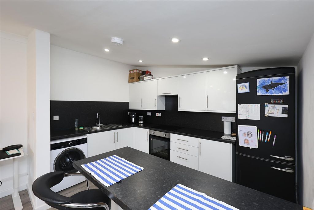 Property photo 2 of 8 Kitchen