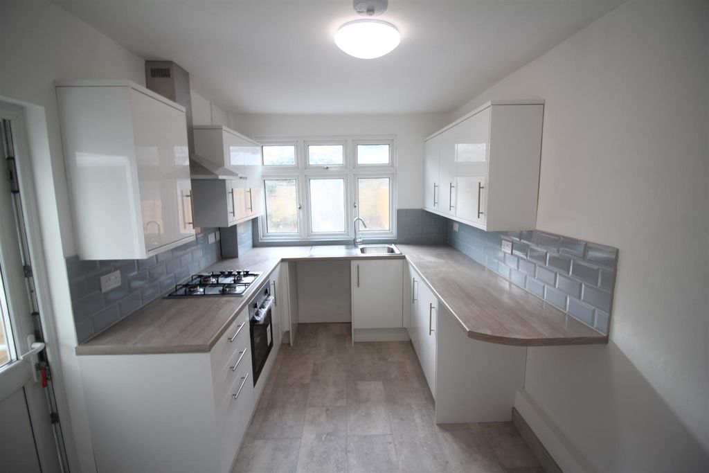 Property photo 2 of 16 Kitchen