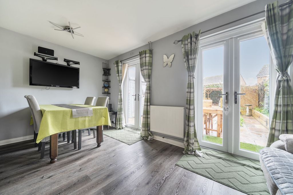 Property photo 2 of 14 Sitting/Dining Room