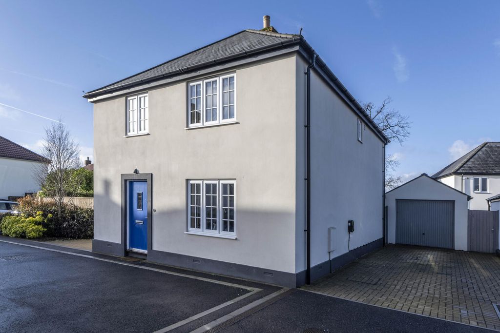 Property photo 1 of 12 Front (Exterior)