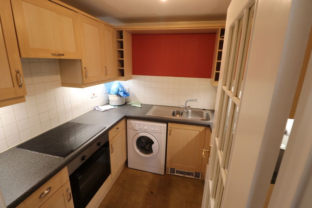 Property photo 2 of 10 Kitchen 3