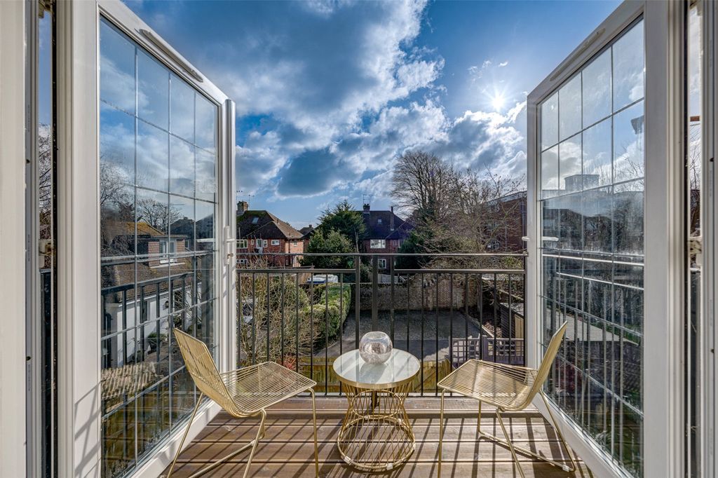 Property photo 3 of 11 Picture No. 10