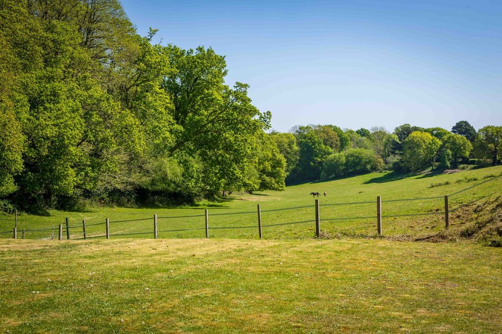 Property photo 2 of 41 House. Partnership