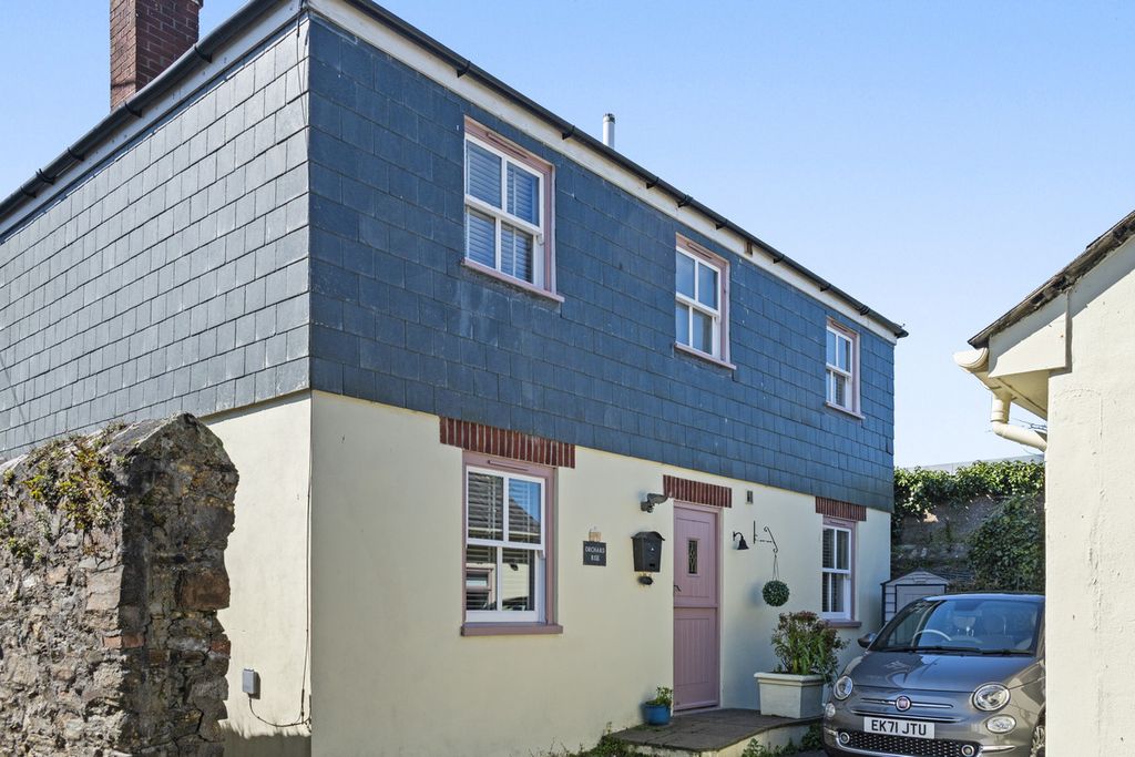 Property photo 1 of 17