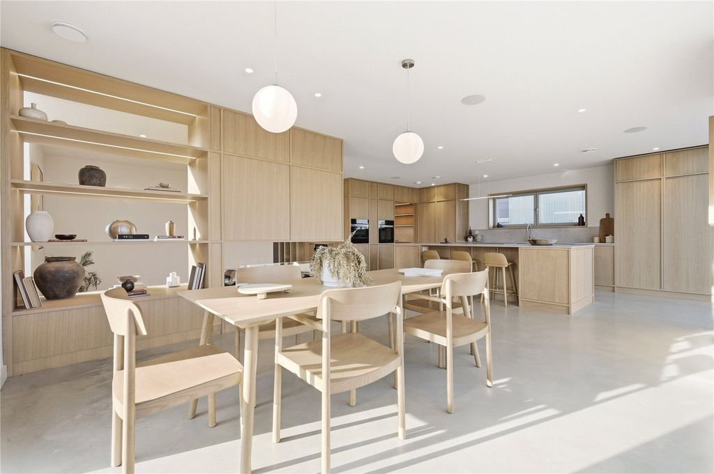 Property photo 3 of 22 Dining Area