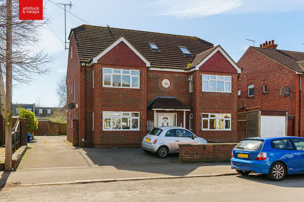 Property photo 1 of 11 Front