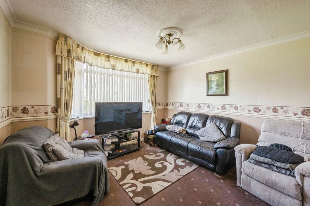 Property photo 2 of 17 Lounge