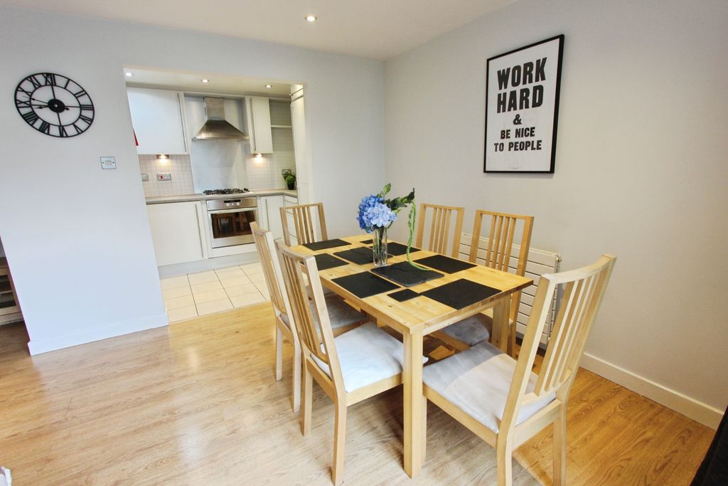 Property photo 3 of 10 Dining Area