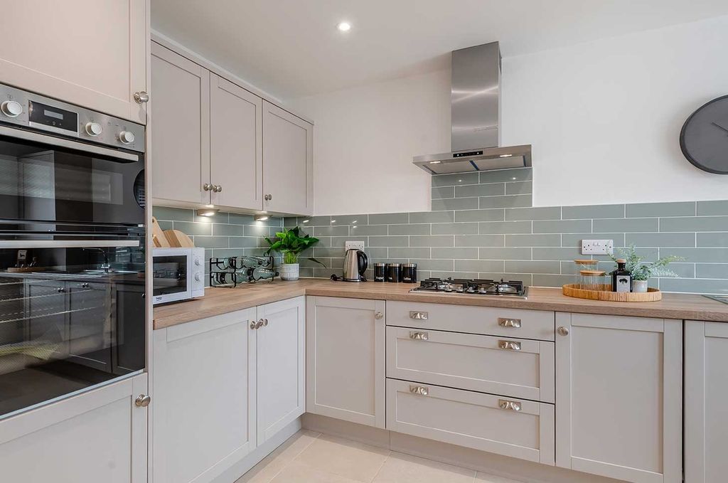 Property photo 2 of 6 Kitchen Dining Room