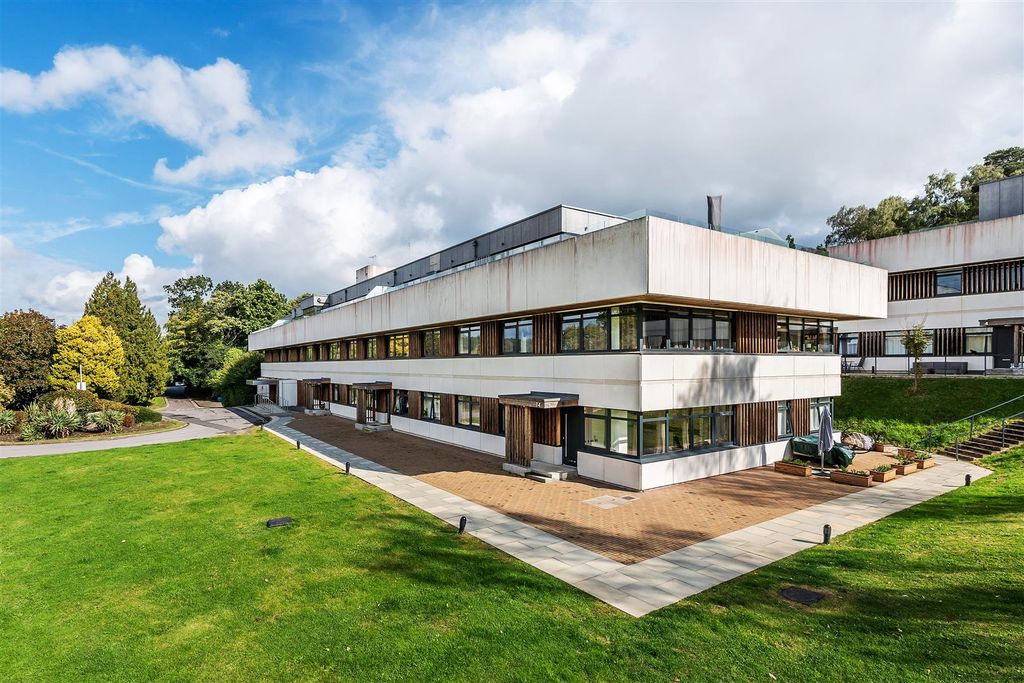 Property photo 1 of 12 34-Deepdene-House-35.Jpg