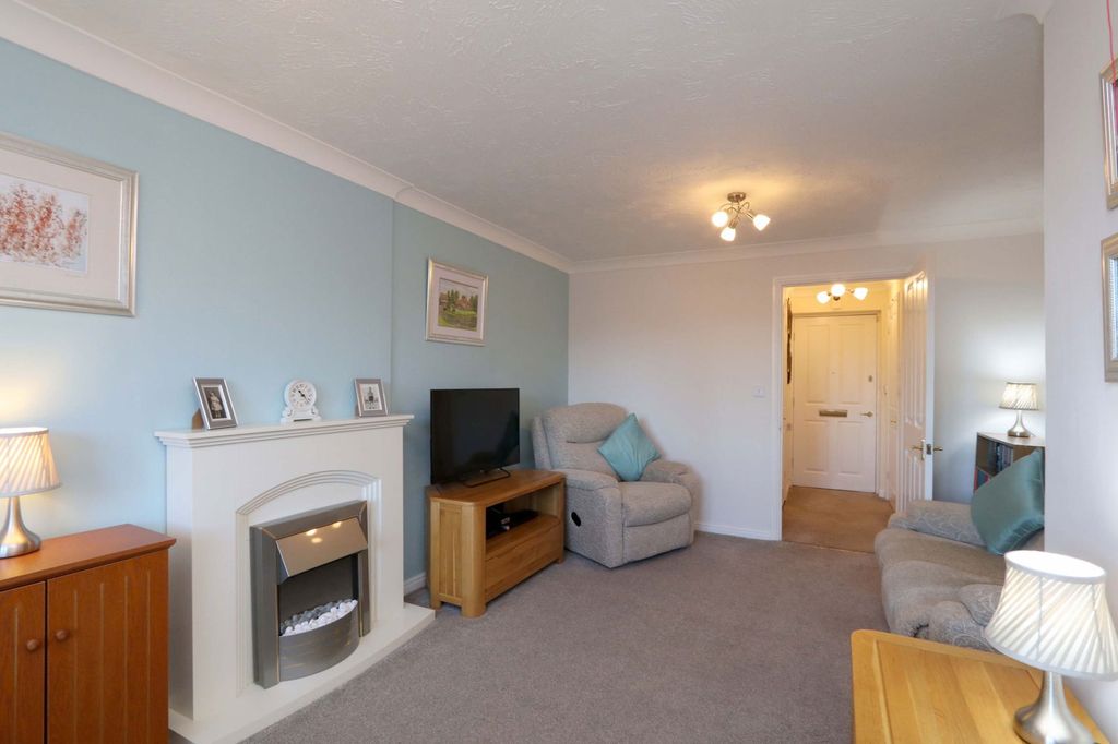 Property photo 2 of 10