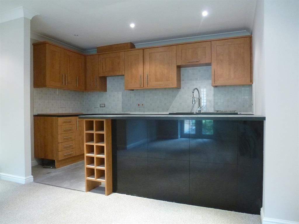 Property photo 2 of 10 Kitchen