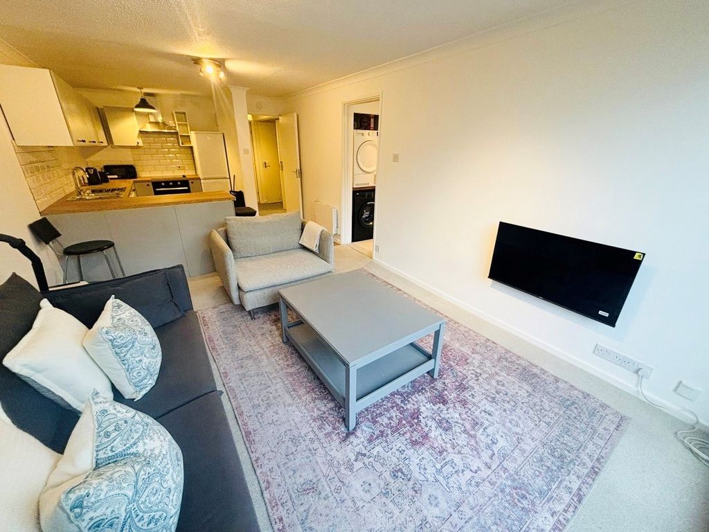 Property photo 3 of 11