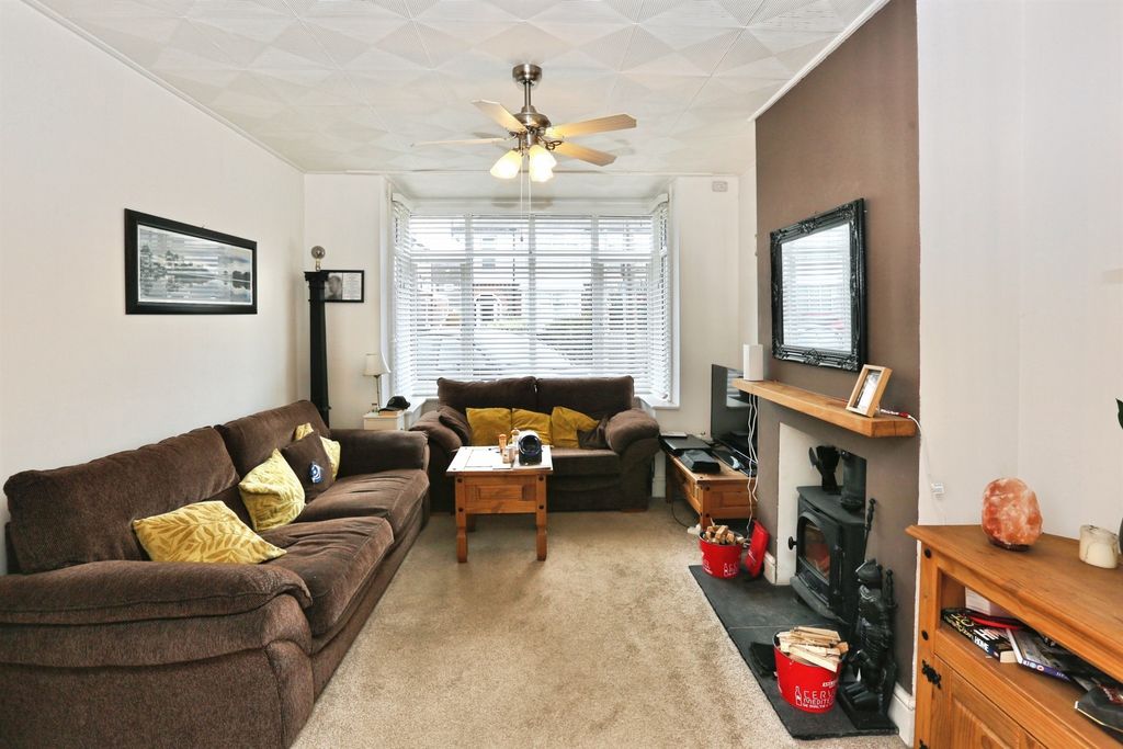Property photo 3 of 14