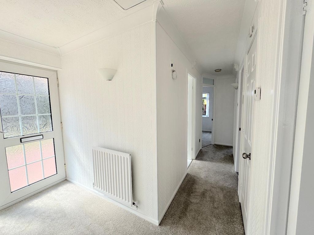 Property photo 2 of 14 Hallway