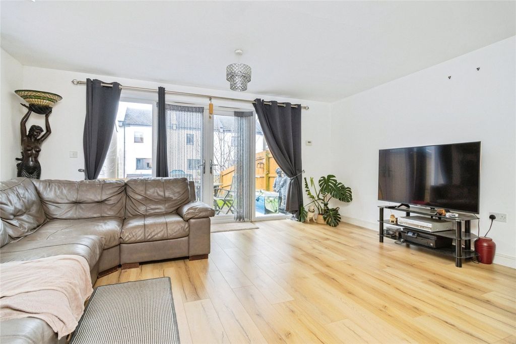 Property photo 3 of 16 Picture No. 37