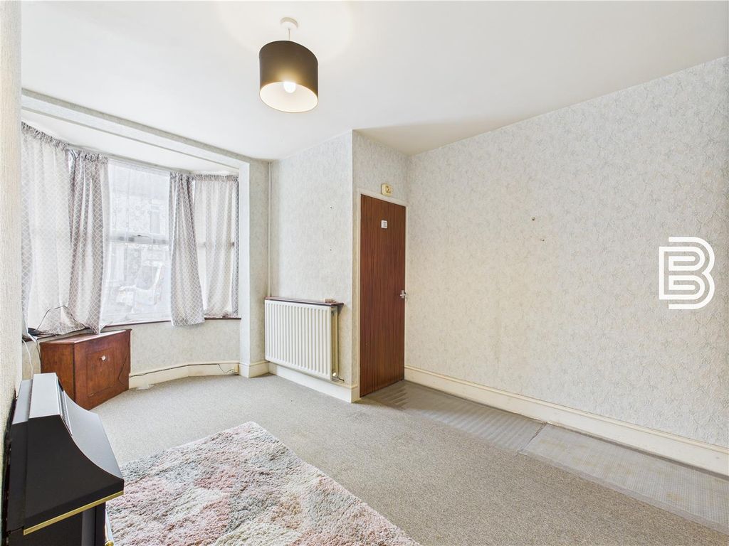 Property photo 3 of 14 Cam03787G0-Pr0136-Still007.Jpg