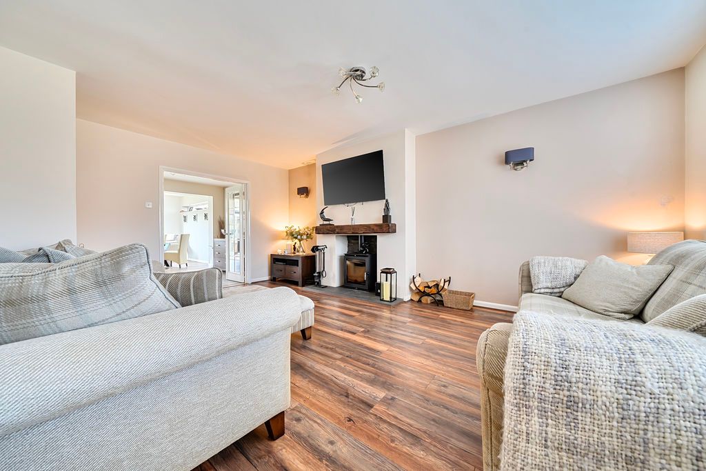 Property photo 3 of 24 Lounge