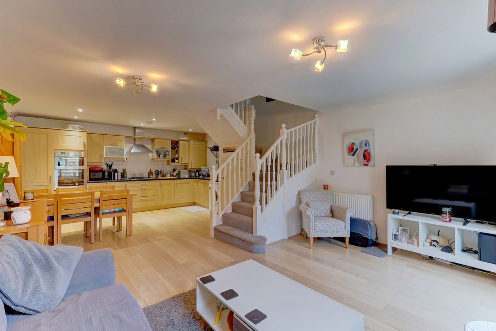 Property photo 2 of 15 Picture No. 32