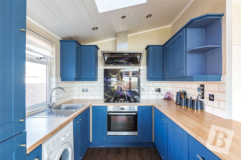 Property photo 2 of 18 Lounge/Kitchen