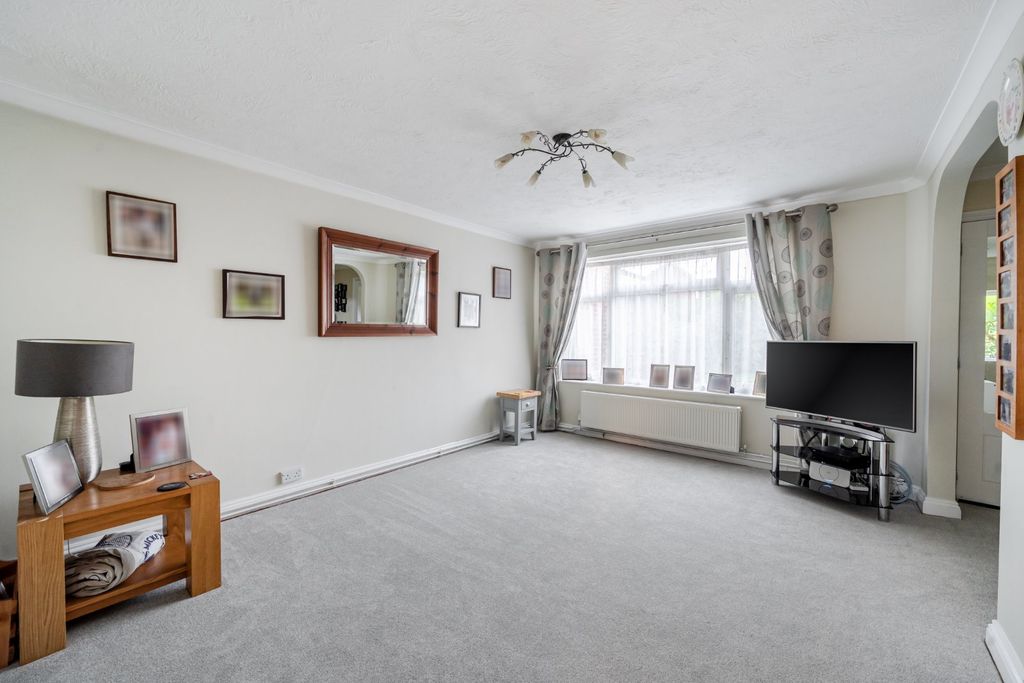Property photo 2 of 12 Picture No. 11
