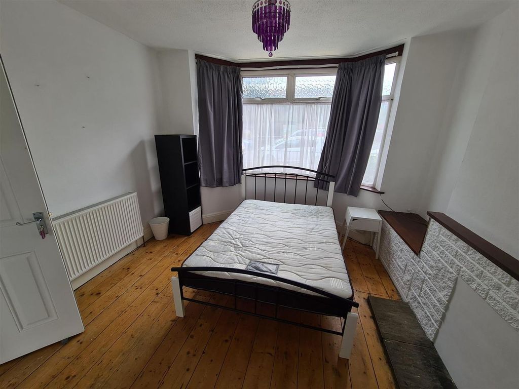 Property photo 3 of 12