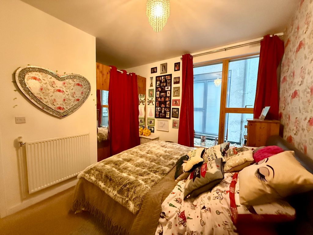 Property photo 3 of 9 Bedroom Alt.