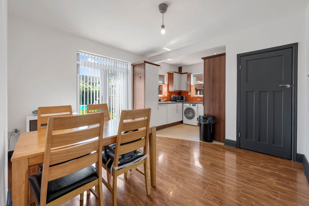 Property photo 3 of 32