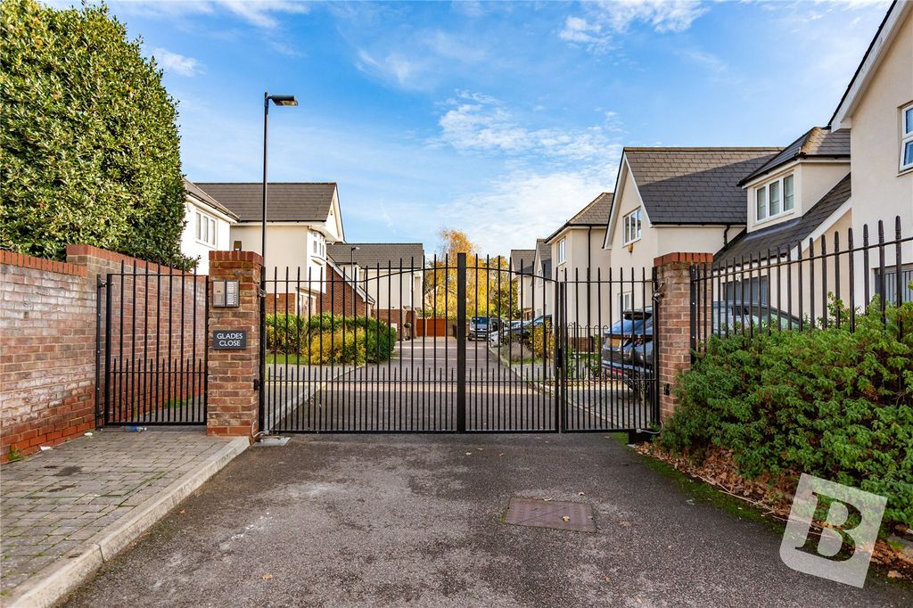 Property photo 2 of 16 Gated Entrance