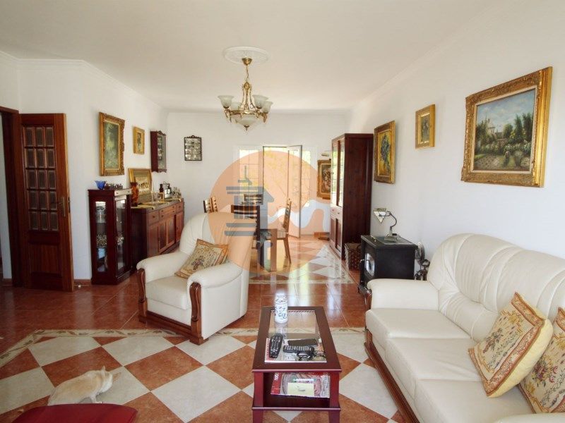 Property photo 3 of 33