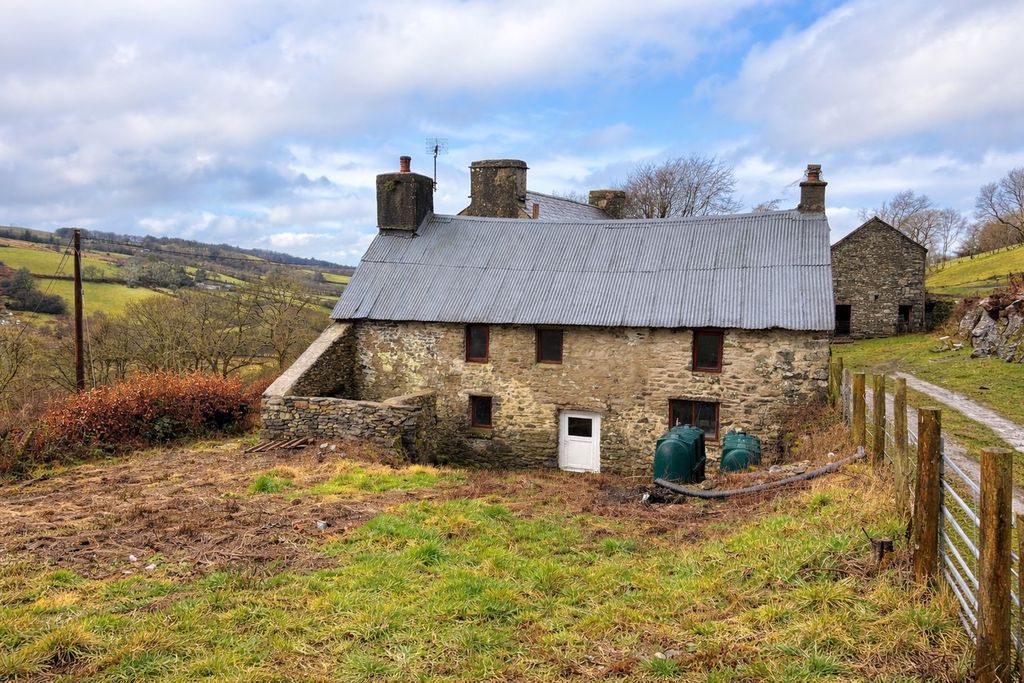 Property photo 2 of 35