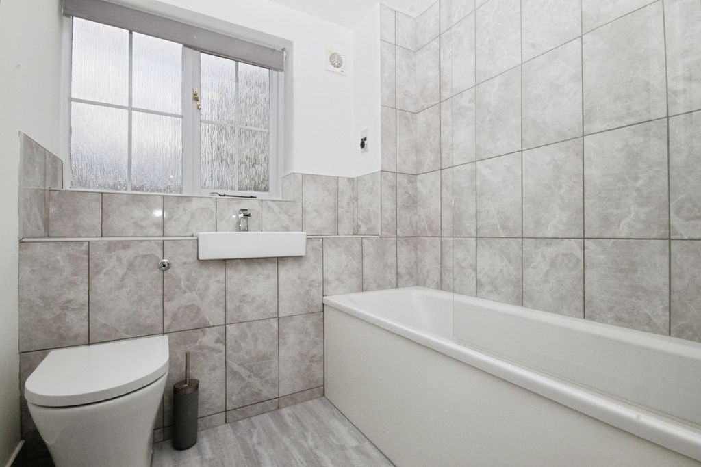 Property photo 2 of 13 Bathroom