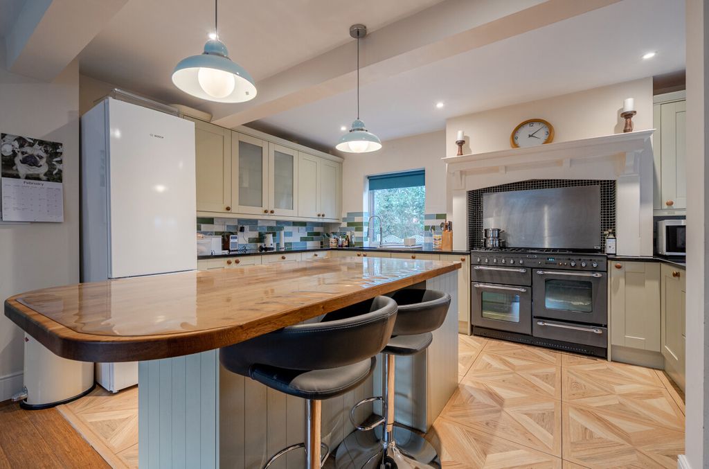 Property photo 3 of 26 1410729-29-698E09...