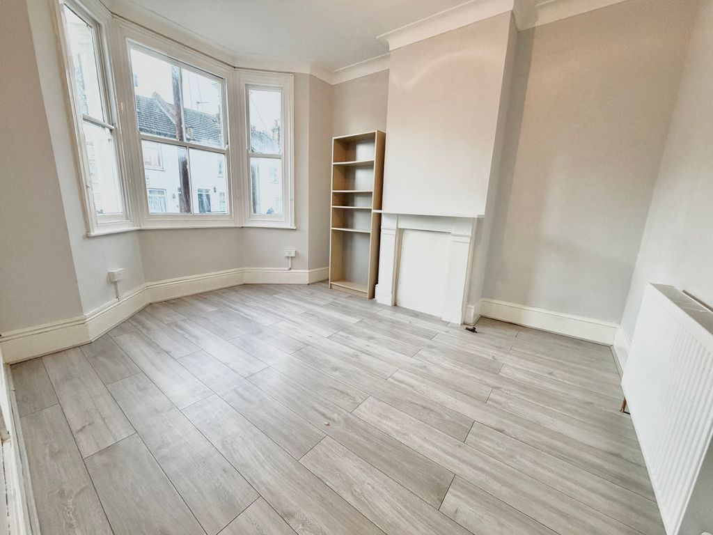 Property photo 3 of 31