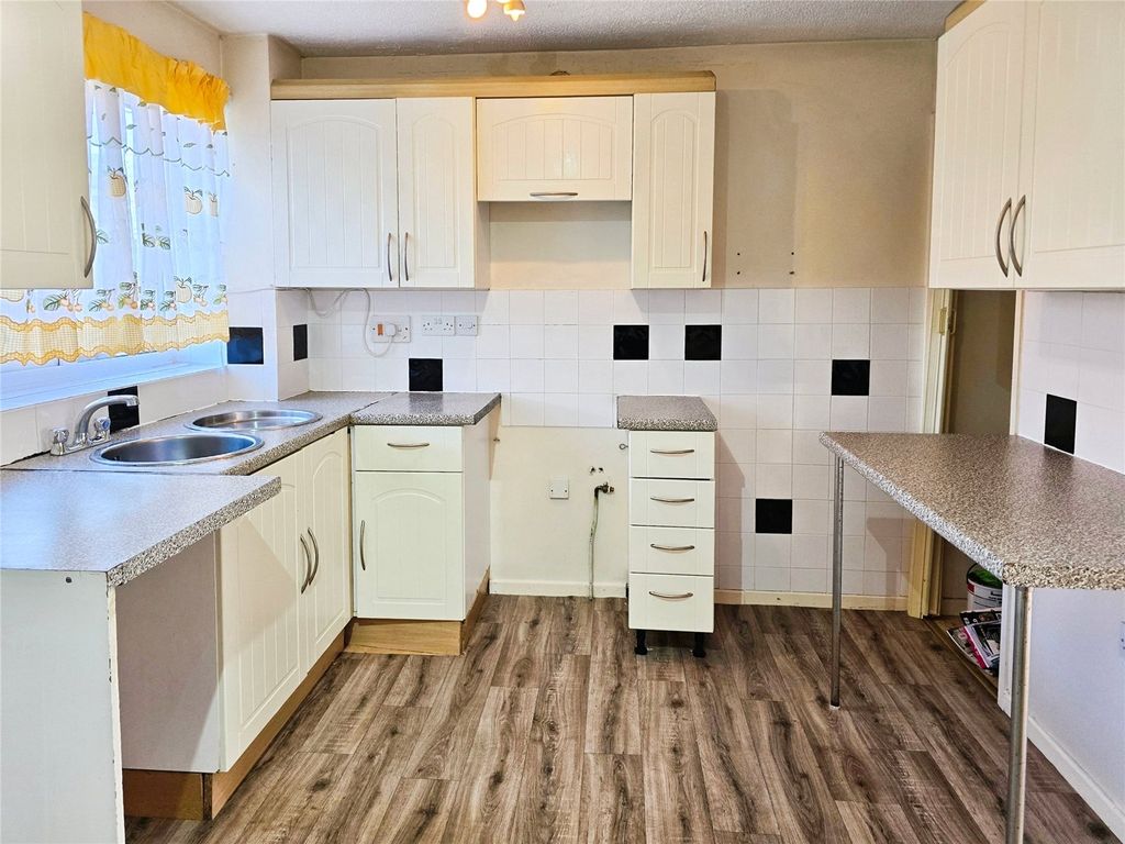 Property photo 3 of 9 Dining Kitchen