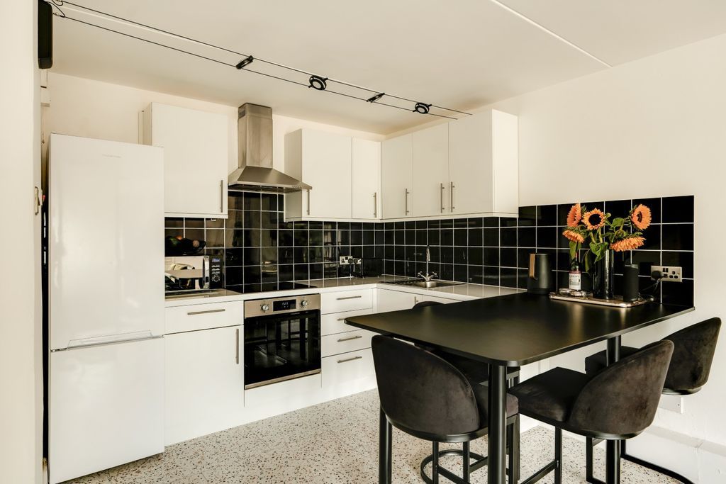 Property photo 3 of 15 Kitchen
