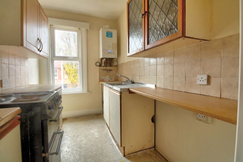 Property photo 3 of 8 Kitchen