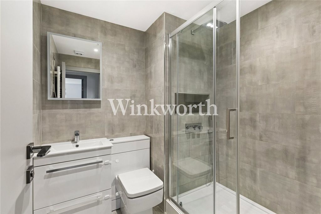 Property photo 3 of 8 Bathroom
