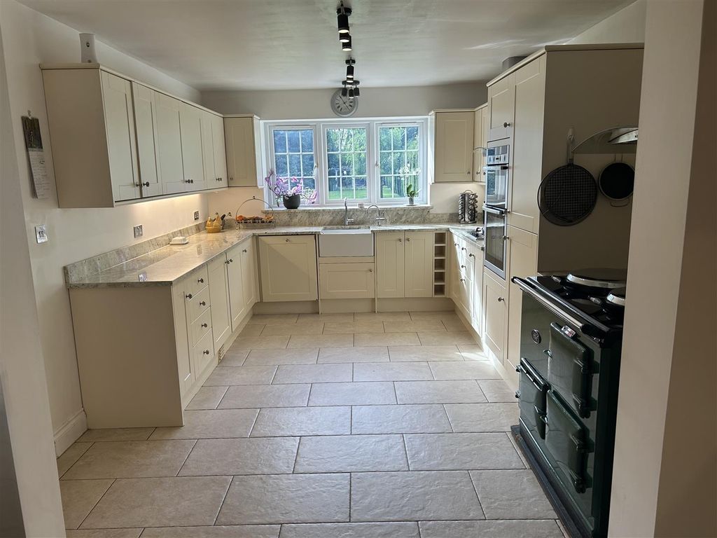 Property photo 3 of 36