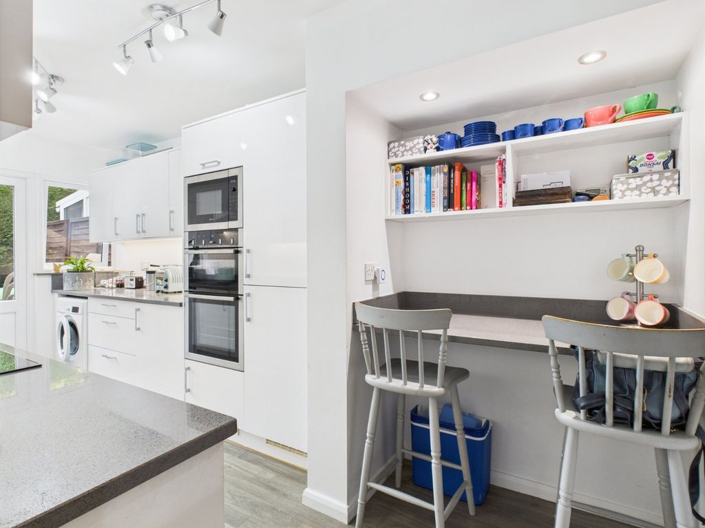 Property photo 2 of 17 Kitchen/Breakfast Rm