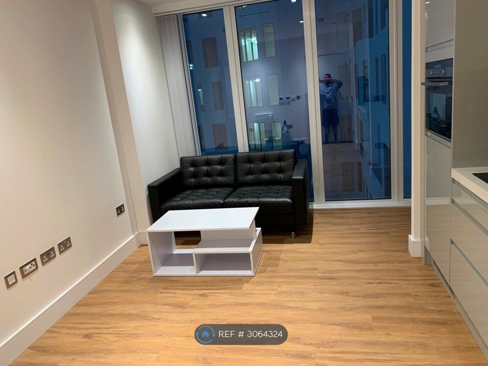 Property photo 1 of 12 Living Room