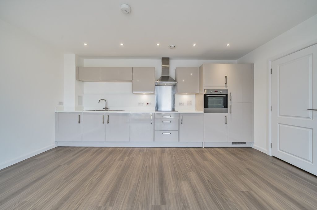 Property photo 2 of 12 Kitchen