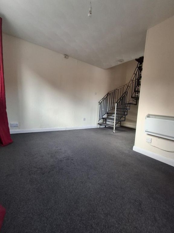 Property photo 3 of 7 Living Room