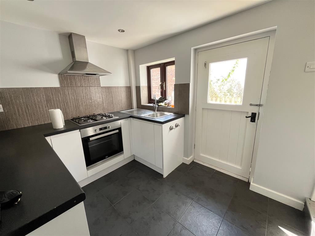 Property photo 3 of 14 Kitchen