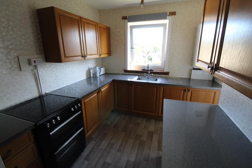 Property photo 3 of 10 Kitchen