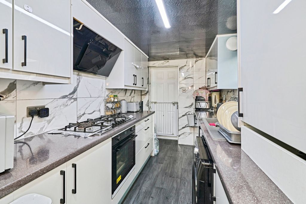 Property photo 3 of 15 Pbox-Img.Jpg